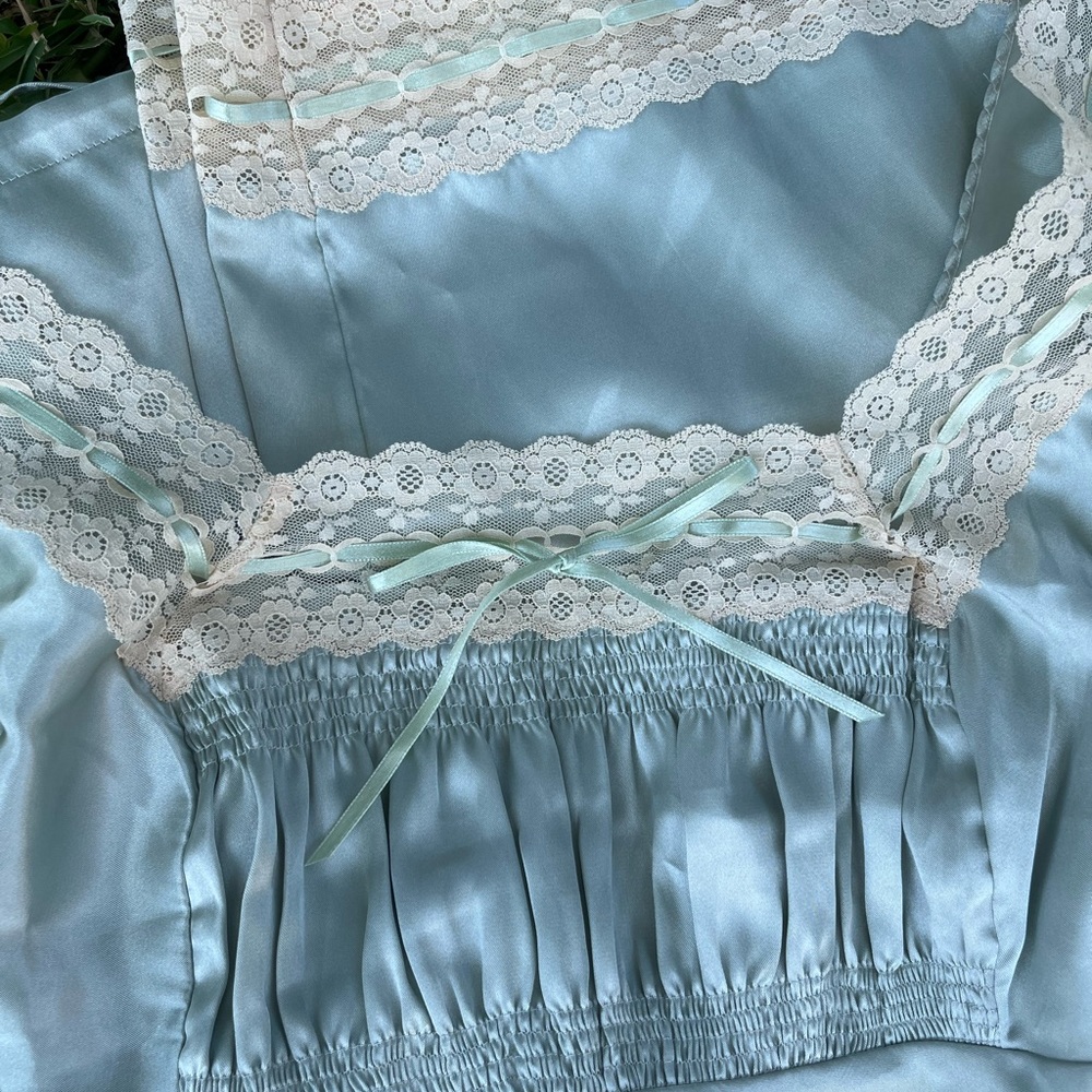 Authentic Silk Set - Picture 2 of 3